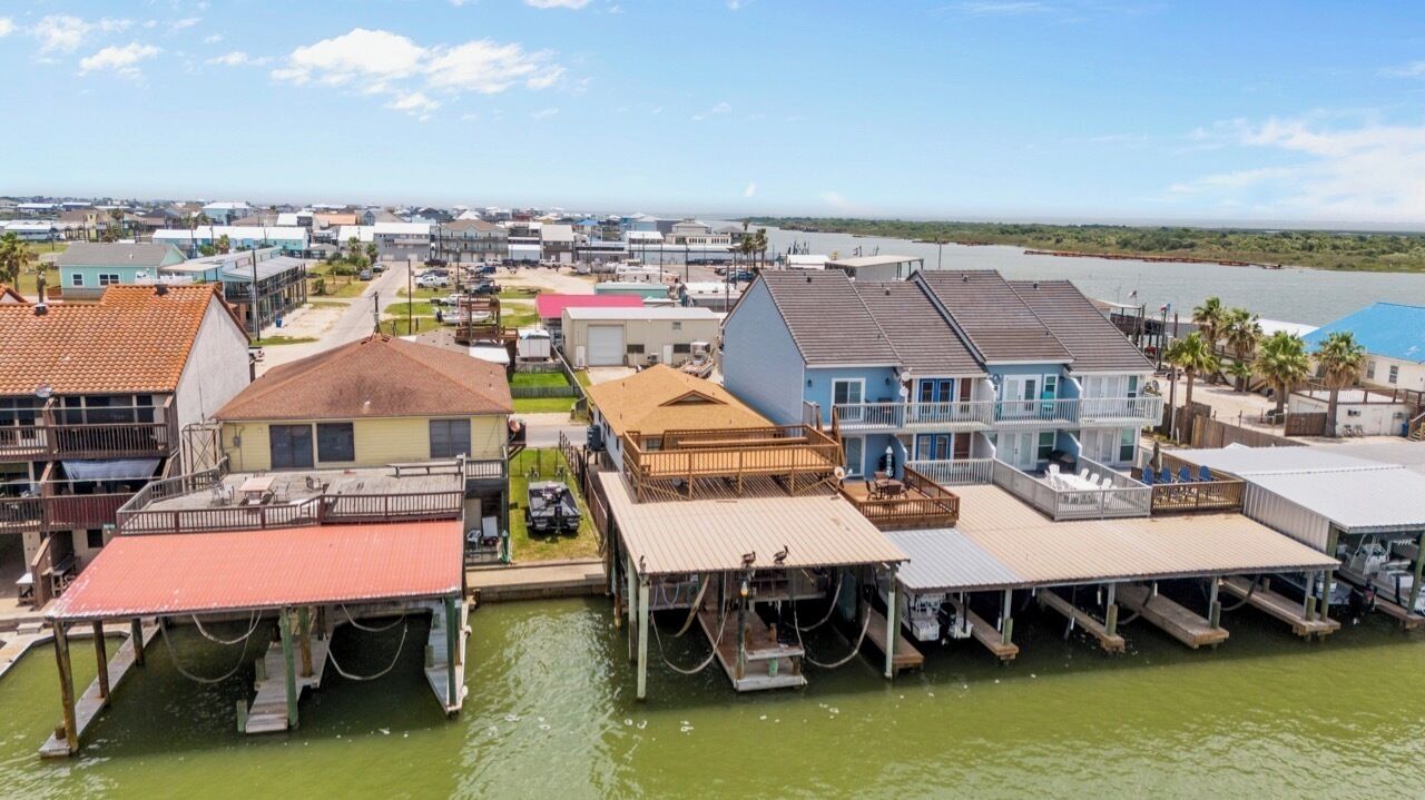 BURNETT HOUSE-UP Waterfront remodeled to studs