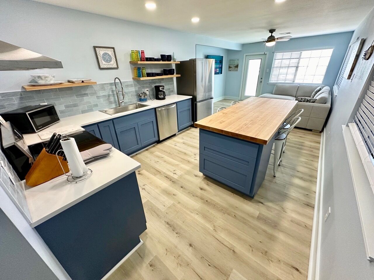 冰箱、微波炉、烤箱、炉灶