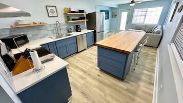 冰箱、微波炉、烤箱、炉灶