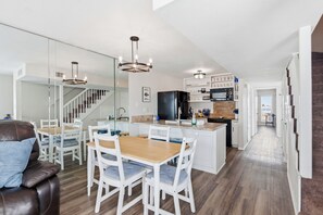 Unclassified image, 3 of 40, button