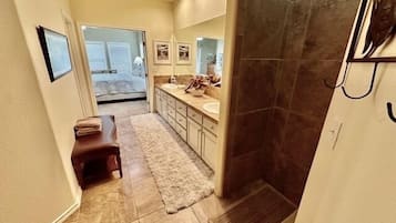 4 habitaciones, wifi gratis y ropa de cama