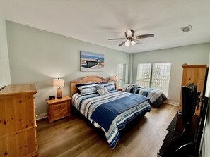 4 bedrooms, desk, free WiFi, bed sheets