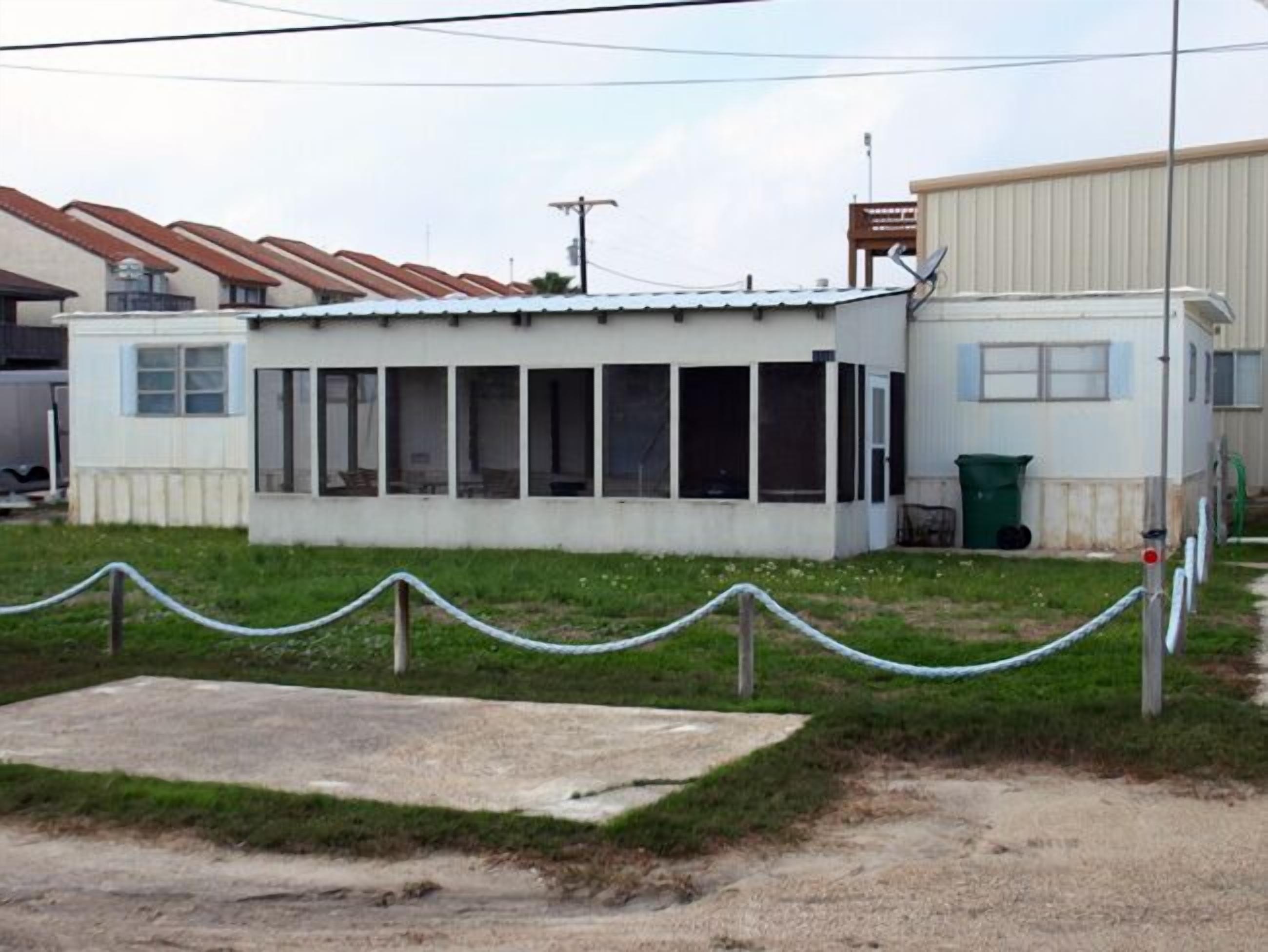SAM'S PLACE Fish Camp Near Fishing Center in POC