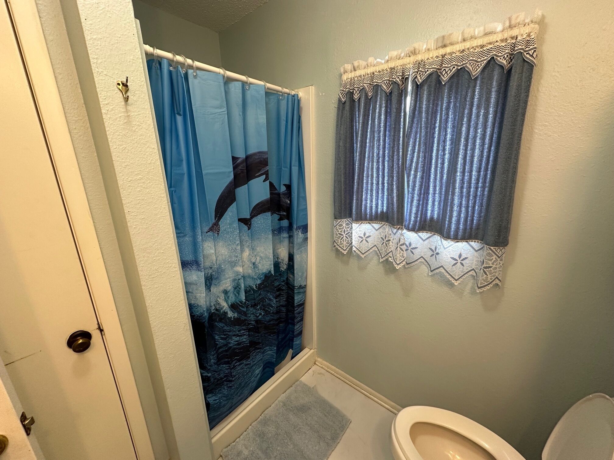 Shower, towels