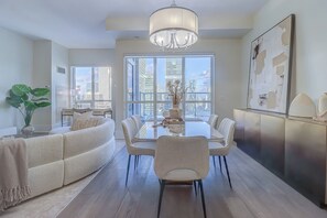 Premium Penthouse | Living area | 42-inch flat-screen TV with cable channels - Skyline Suites - Next to MTCC, ACC & CN Tower (Toronto)
