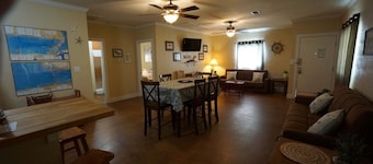 UNCLE WOODY'S #1 in POC-Pets ok but add Fees