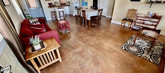 UNCLE WOODY'S #1 in POC-Pets ok but add Fees