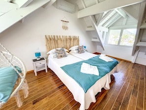 4 habitaciones, tabla de planchar con plancha y cuna de viaje