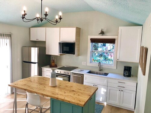 Private Studio Just two block to Lassing park waterfront