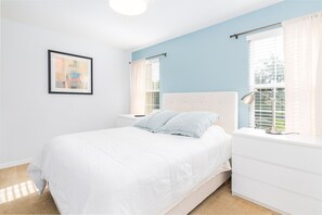 5 habitaciones, tabla de planchar con plancha, wifi y ropa de cama