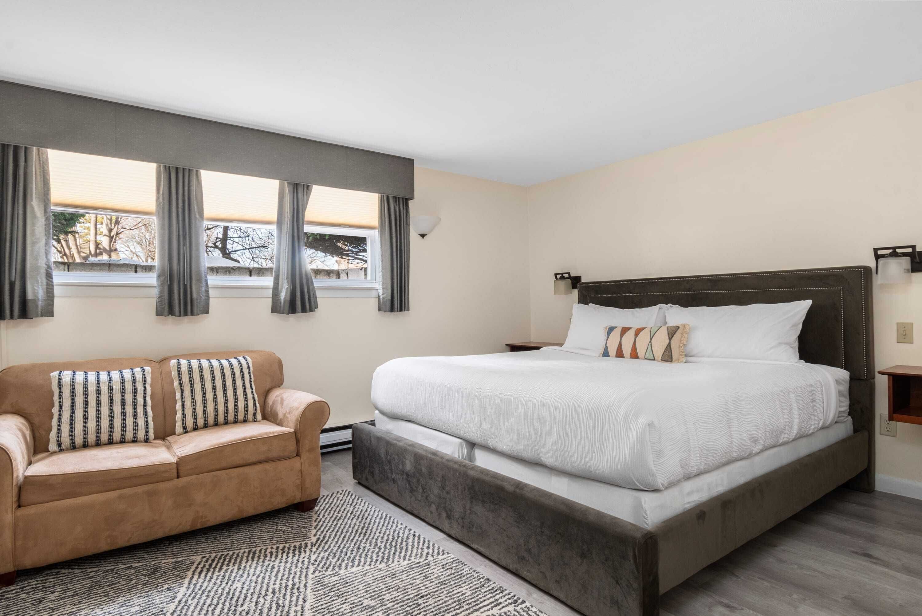 Individuelt innredet, skrivebord og skrivebord for bærbar PC