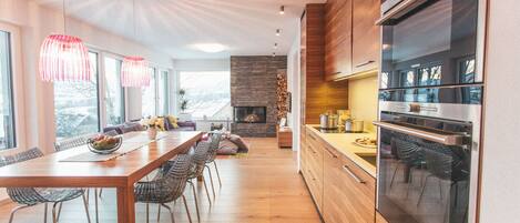 Fridge, oven, dishwasher, coffee/tea maker