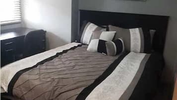 2 Schlafzimmer, Schreibtisch, kostenloses WLAN, BettwÀsche