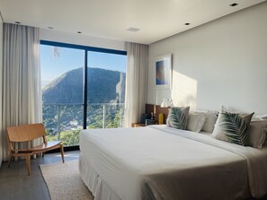 Deluxe Room, 1 King Bed, Bay View | Premium bedding, minibar, in-room safe, blackout drapes - Rio 144 (Rio de Janeiro)