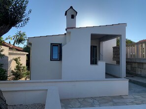 Property grounds - Modern studio located near beautiful sandy bay. (Supetar)