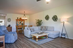 TV - NEWLY REMODELED! Partial Ocean View condo along the golf course (Wailea-Makena)