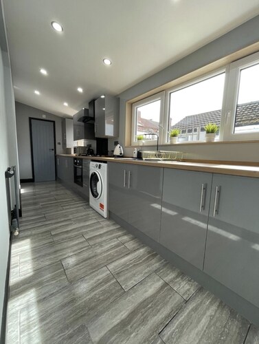 Newly refurbished 3 bedroom/ 2 bathroom house