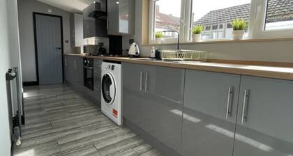 Newly refurbished 3 bedroom/ 2 bathroom house