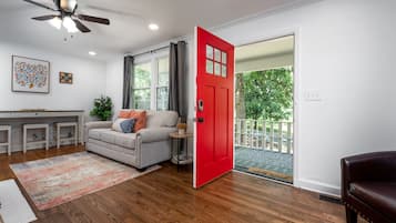 TV connectée, espaces bureaux, écrans d'ordinateur