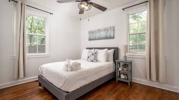 2 habitaciones, escritorio, tabla de planchar con plancha y wifi gratis