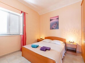 1 bedroom, WiFi, bed sheets