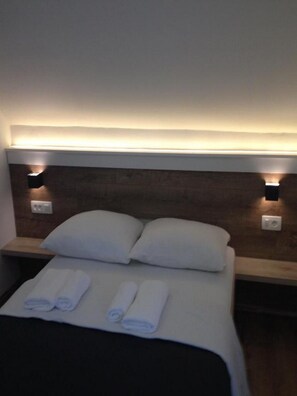 1 bedroom, internet, bed sheets - Guesthouse Family Bosnic - Double Room with Balcony - 3 (Plitvicka Jezera)