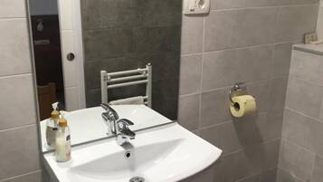 Shower, free toiletries, hair dryer, towels