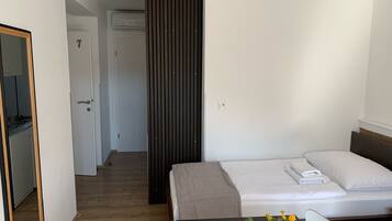 2 bedrooms, internet, bed sheets