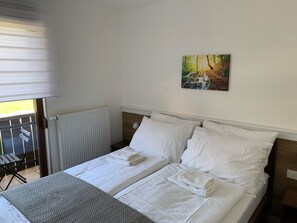 2 bedrooms, Internet, bed sheets - Guesthouse Family Bosnic - Suite Room with Balcony and kitchenette (Plitvicka Jezera)