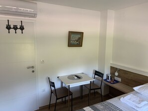 1 habitación, acceso a internet y ropa de cama 
