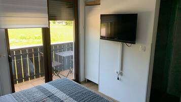 1 bedroom, internet, bed sheets