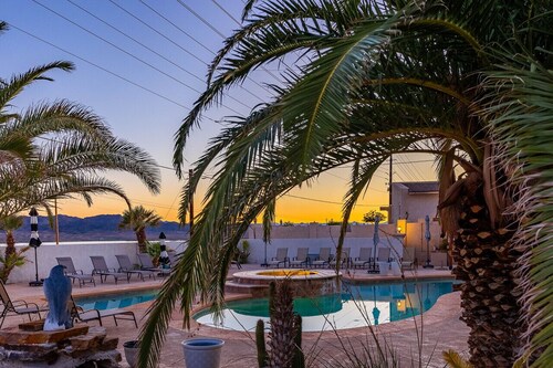 LakeView | Minute From New Launch | Pool/Spa | Fun