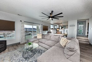 Smart TV, fireplace - LakeView | Minute From New Launch | Pool/Spa | Fun (Lake Havasu City)