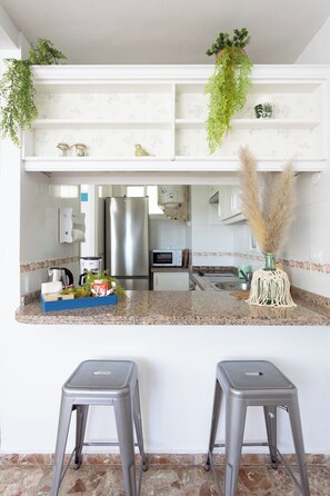 Microwave, oven, stovetop, coffee/tea maker