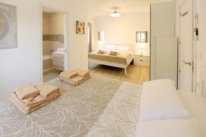 5 chambres, coffres-forts dans les chambres, fer et planche Ă repasser