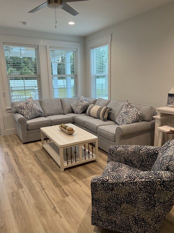 智能电视、电子游戏