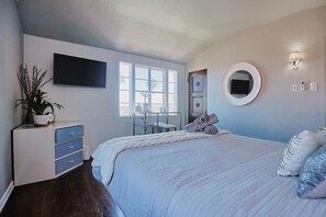 4 bedrooms, desk, iron/ironing board, free WiFi