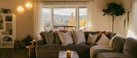 Smart TV, fireplace