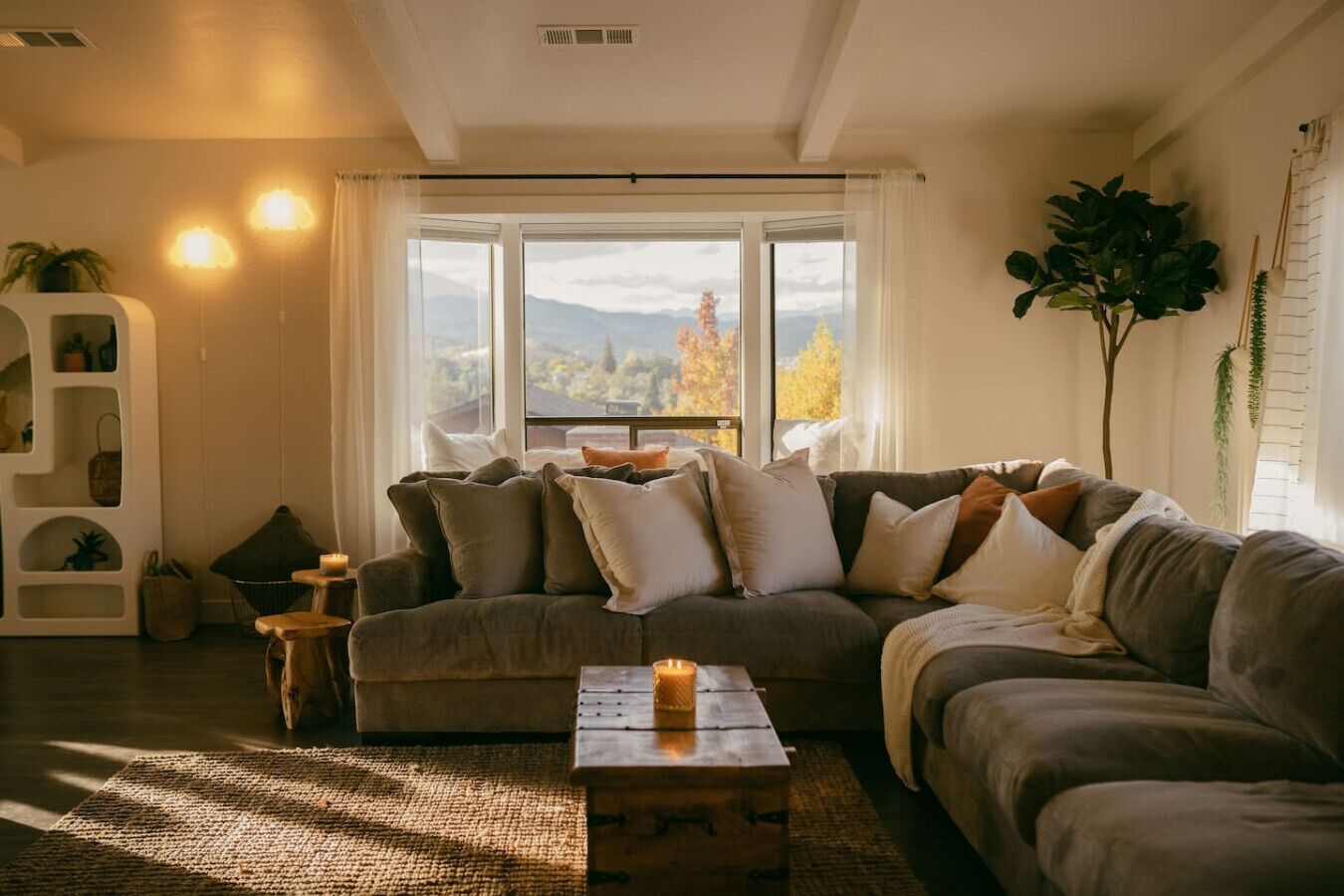 Älytelevisio, takka, pöytäjalkapallopöytä