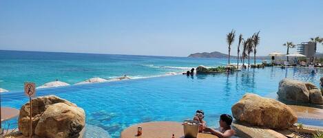 من حمّامات السباحة المغطاة، حمّام سباحة خارجي