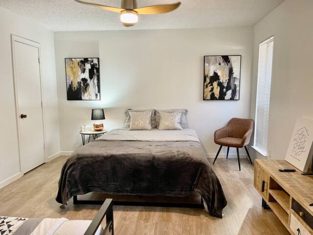 Pet Friendly, Comfortable Chic Boho Style 2 Bed 2 Bath Home