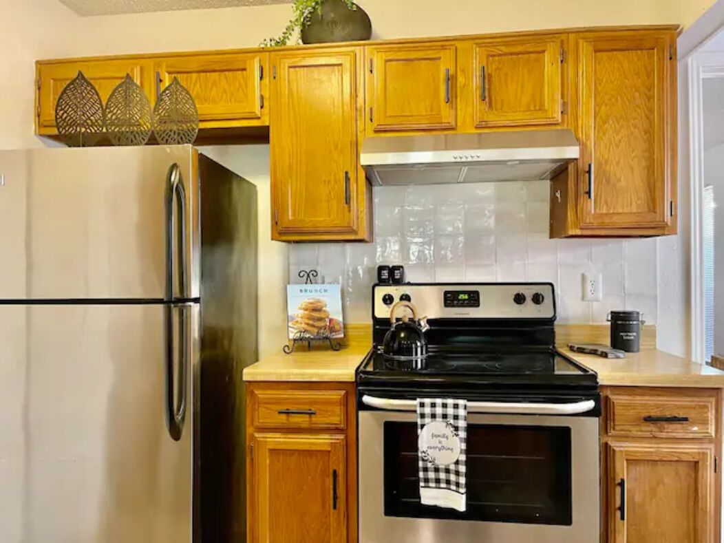 Pet Friendly, Comfortable Chic Boho Style 2 Bed 2 Bath Home 