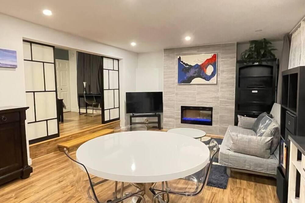 Sakura Suite Near Skytrain, SFU
