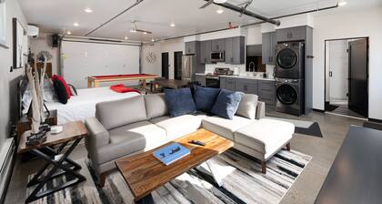 Industrial Retreat Where Recreation Abounds! Dogs OK, Pool Table, BBQ & More!