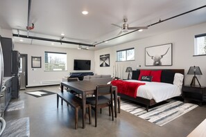 1 bedroom, desk, WiFi, bed sheets