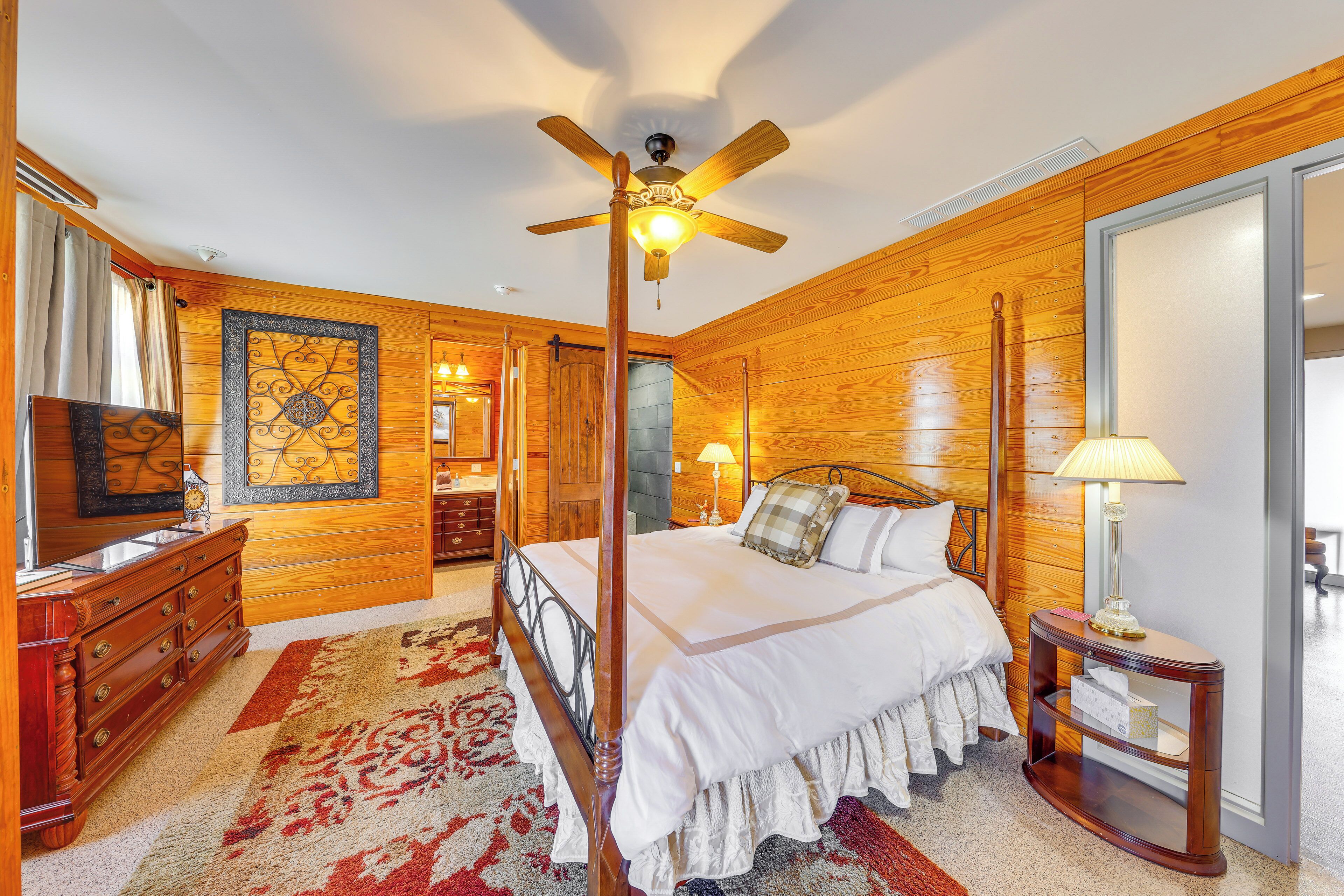 5 bedrooms, iron/ironing board, bed sheets