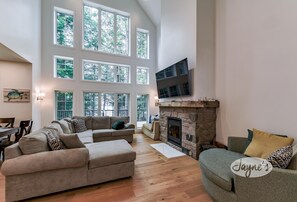 Télévision, cheminée