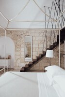 Suite estudio, bañera de hidromasaje | Ropa de cama de alta calidad y edredones de plumas