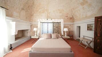 Presidential Studio Suite | Premium bedding, down comforters, pillowtop beds, minibar