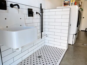 Shower, towels, soap